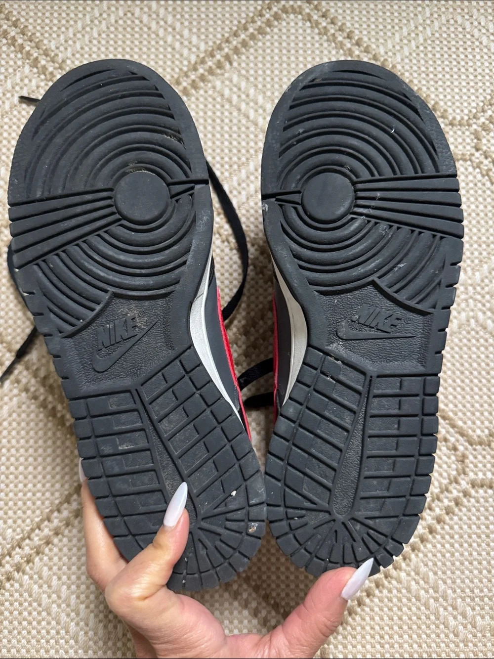 Nike Boy’s Black and Red Sneakers, size 7, GUC